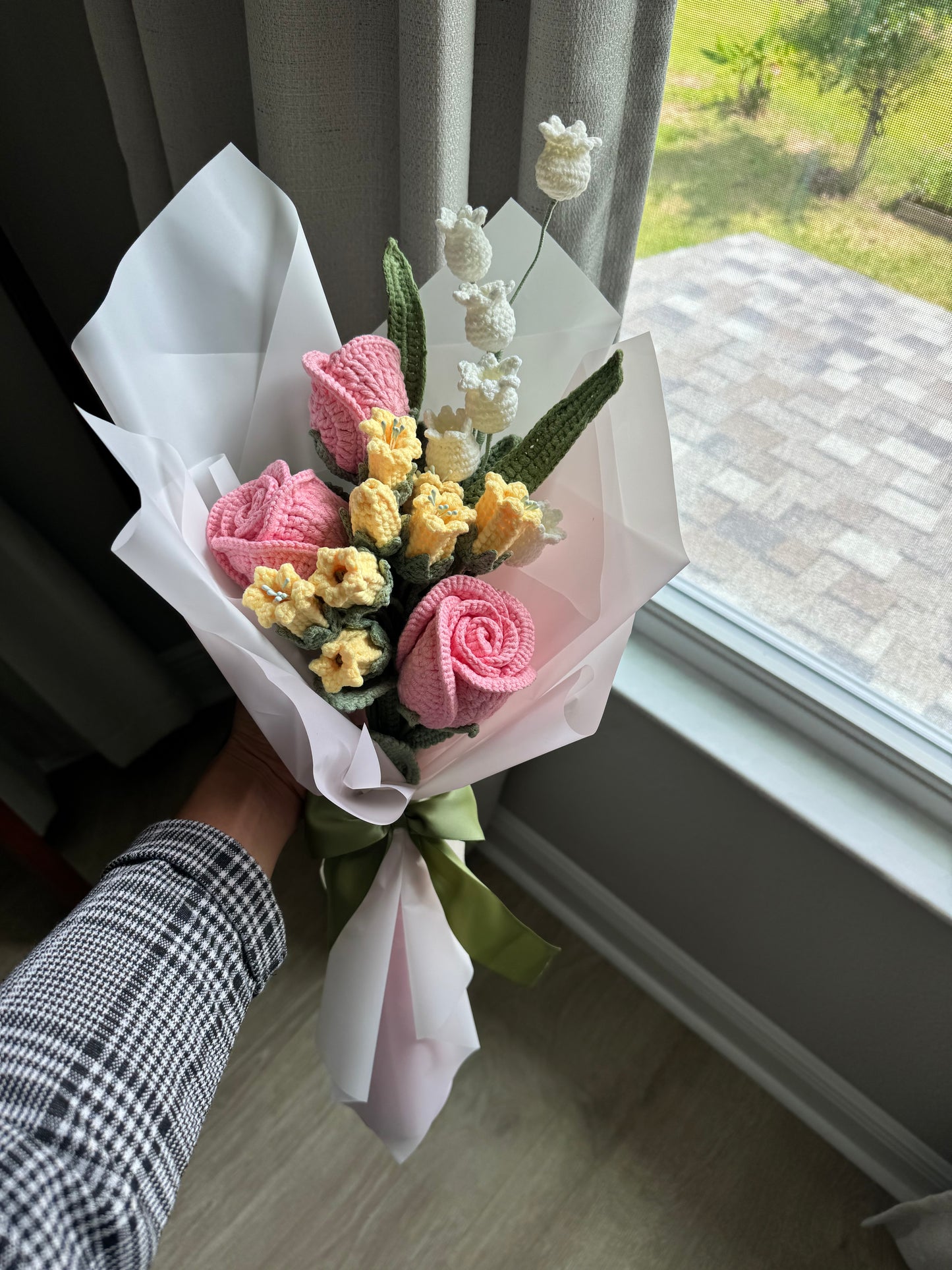 Rosy Sunshine Crochet Bouquet – Pink Roses with Yellow Harebell & White Bell Flowers