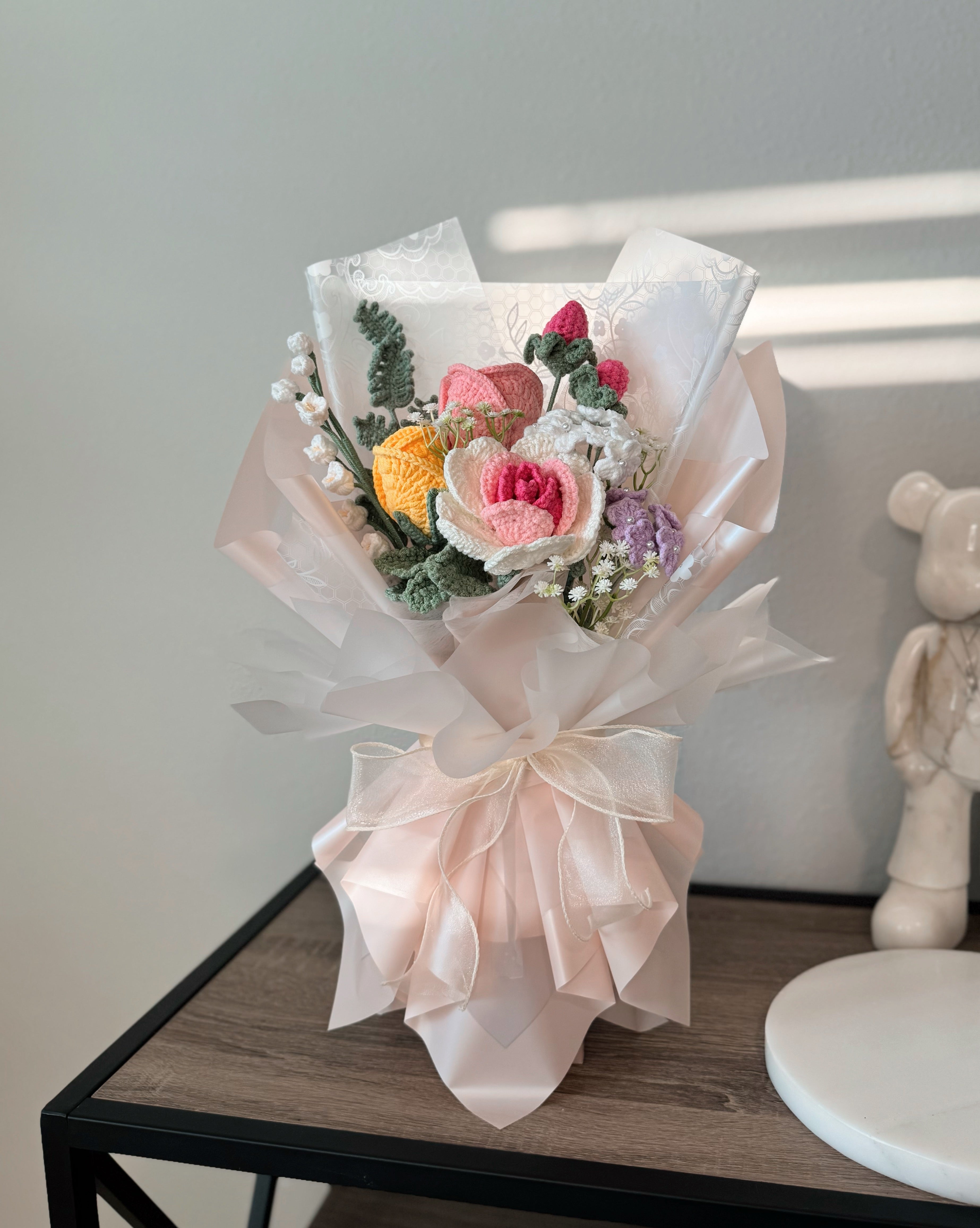 Extra-Large Self-Standing Mixed Roses Bouquet – Knit The Duck