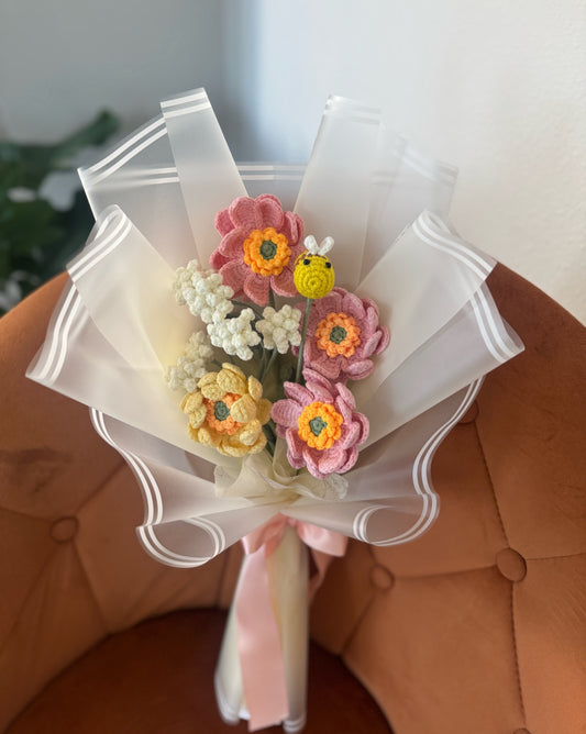 Buzzing Blooms – Gerbera & Achillea Crochet Bouquet with Bee