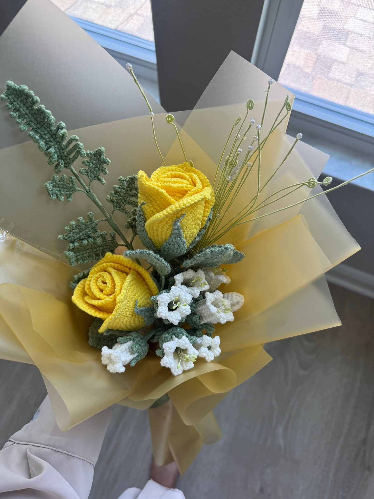 Sunshine Luxe Crochet Bouquet – Yellow Roses, Harebell & Fern in Gold Transparent Wrap