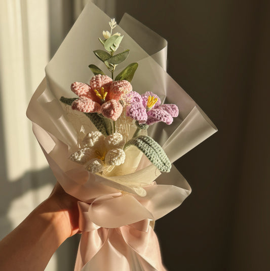 Blushing Daylily Trio Arrangement
