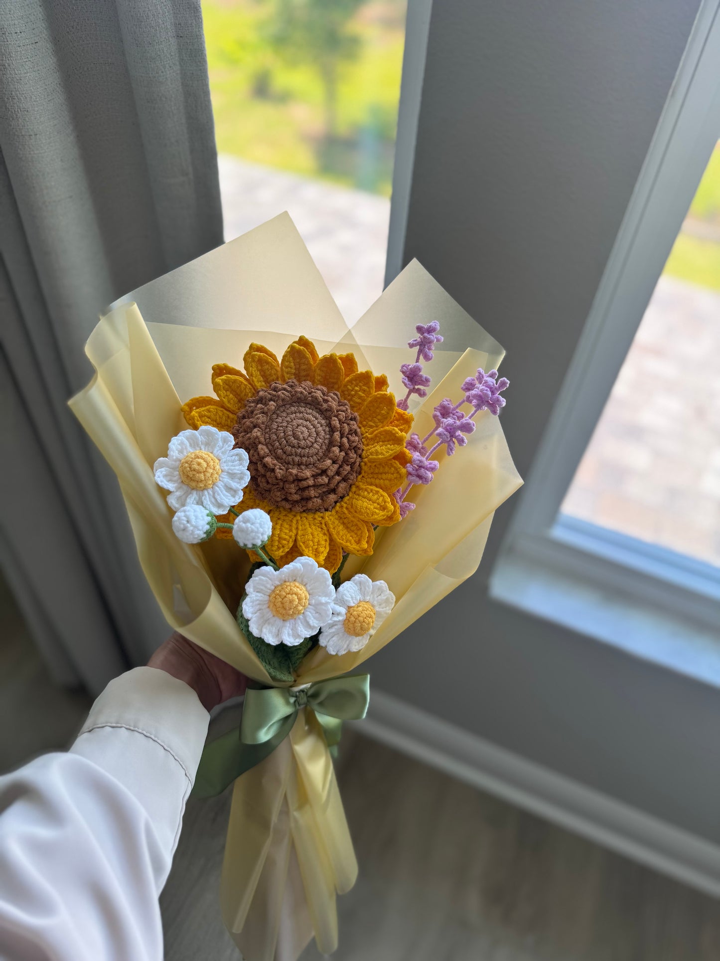 Golden Glow Crochet Bouquet – Sunflower, White Daisies & Lavender with Elegant Gold Wrap