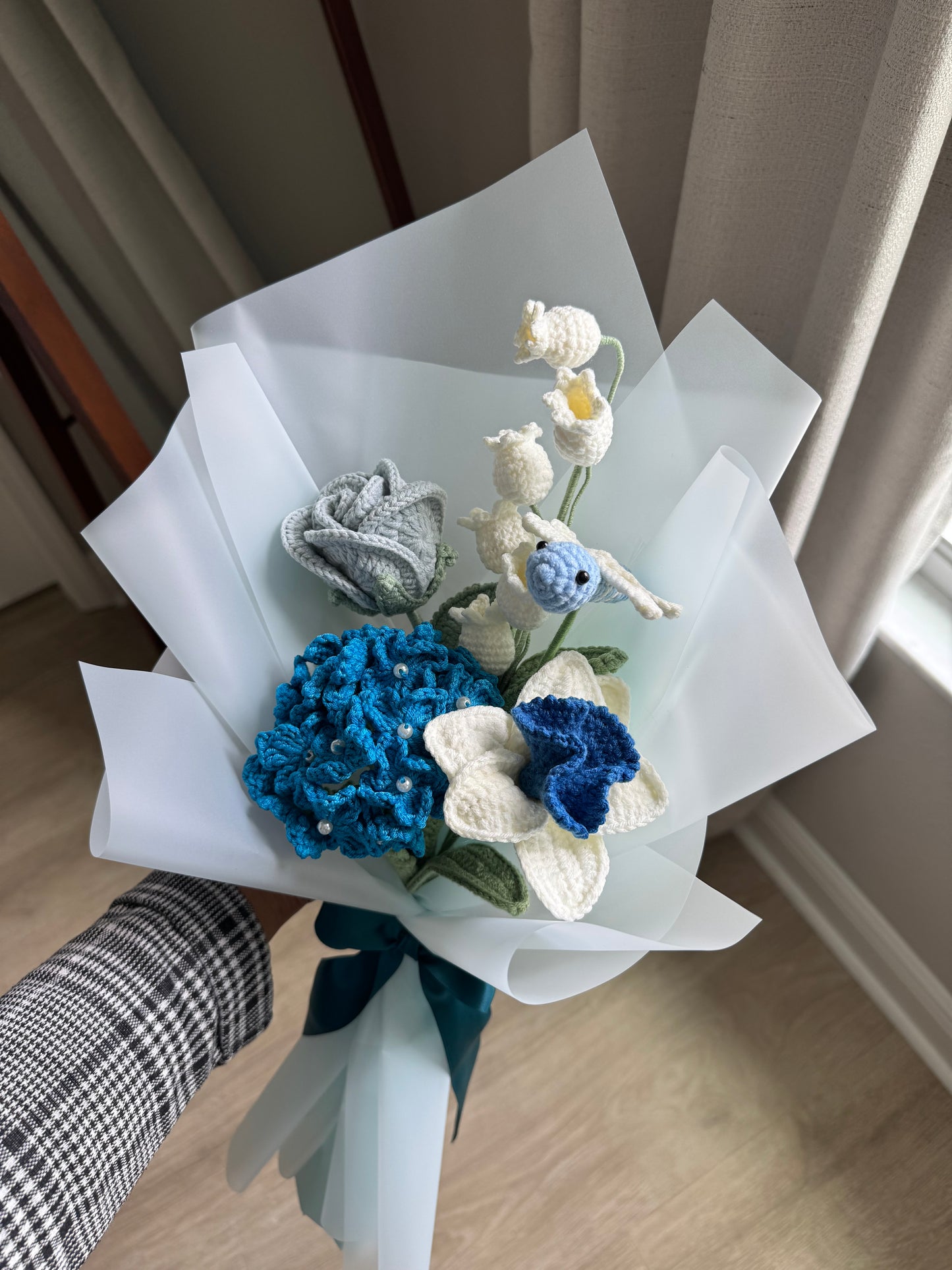 Skyborne Elegance Crochet Bouquet – Blue Hydrangea, White Daffodil & Canterbury Bell