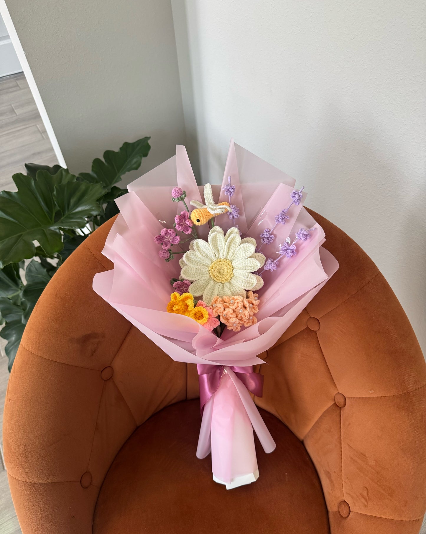 Sunlit Meadow Whispers – White Gerbera with Lavender, Daffodils & Dragonfly
