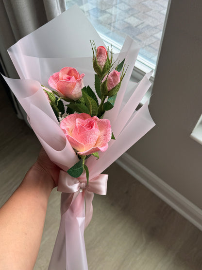 Rosé Amour – Luxury Crochet Rose Bouquet