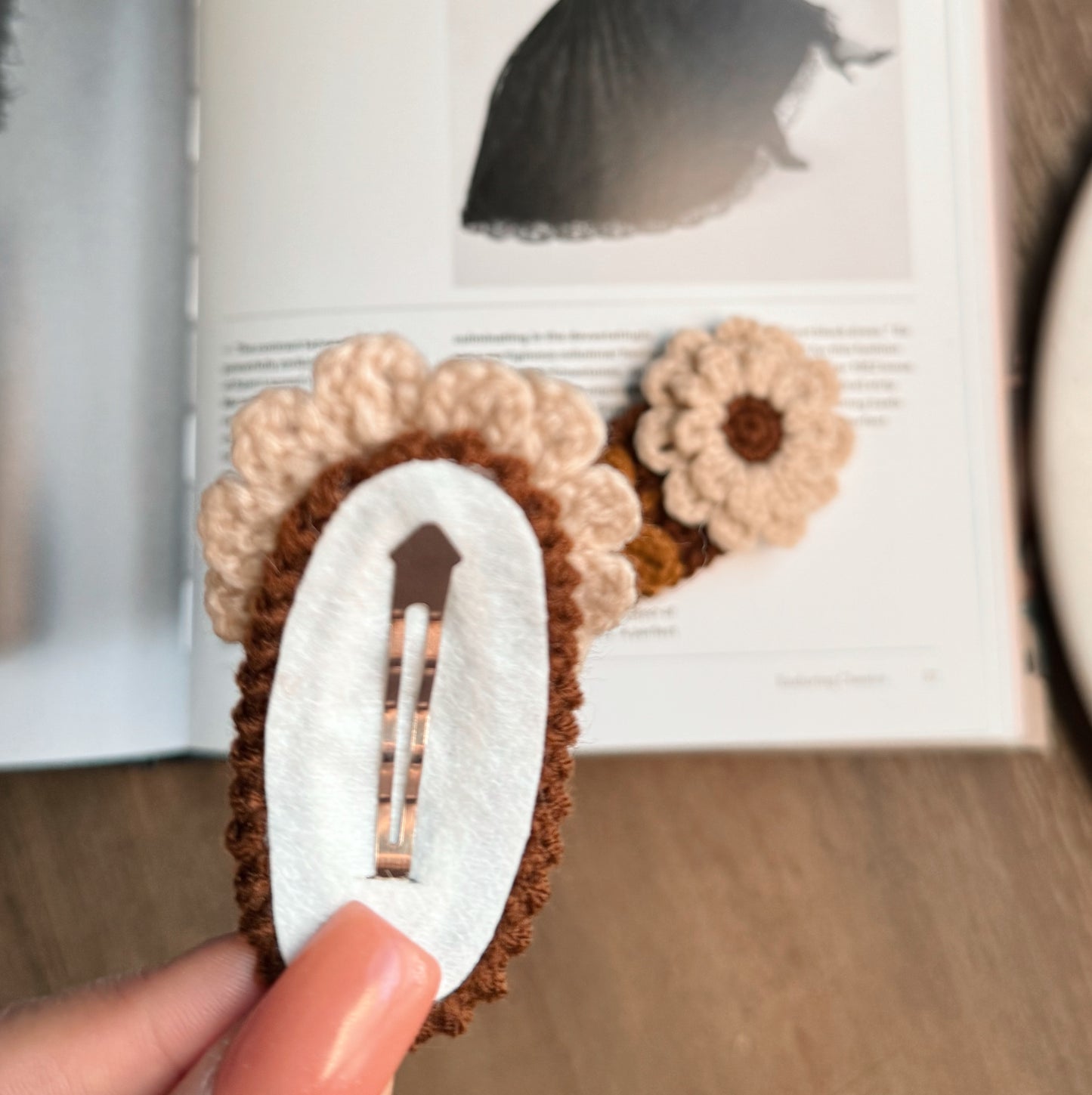 Neutral Daisy Hair Clips