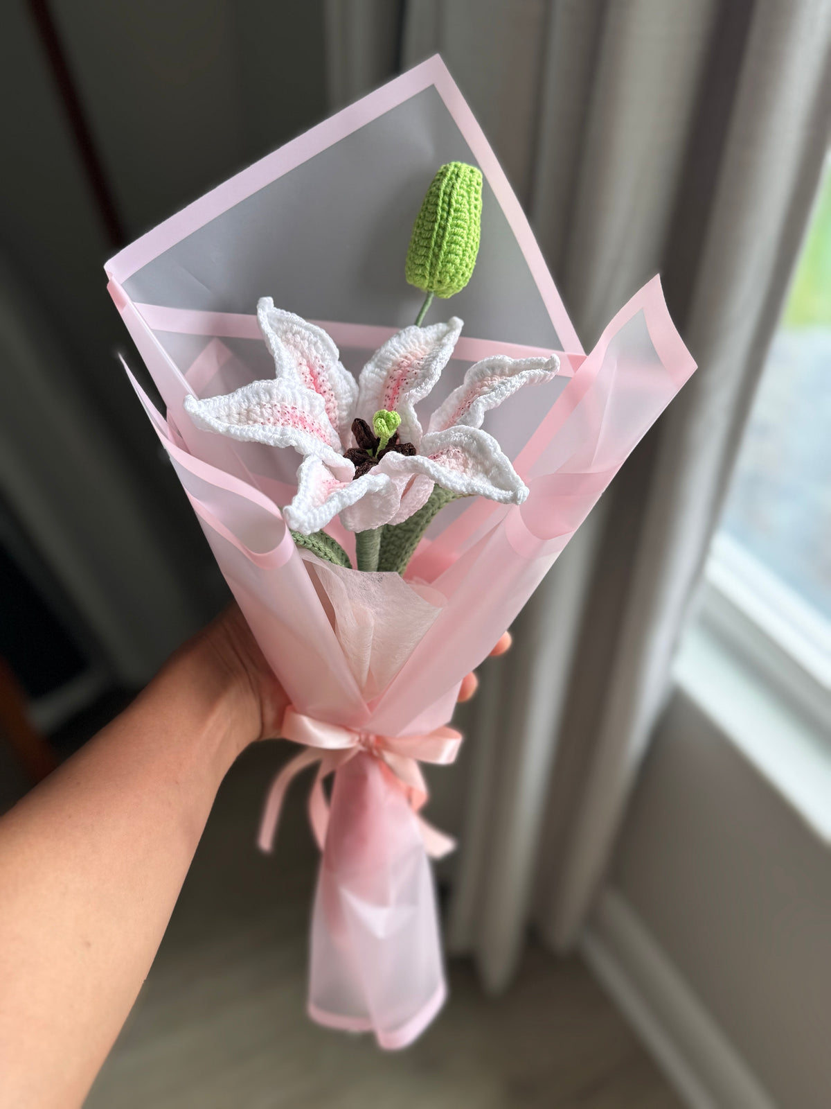 Blushing Stargazer – Handmade Crochet Lily Bouquet 🌸🤍