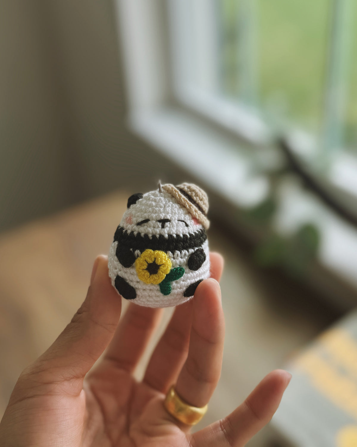 Little Panda Explorer – Handmade Crochet Panda Keychain with Sunflower & Safari Hat 🐼🌻