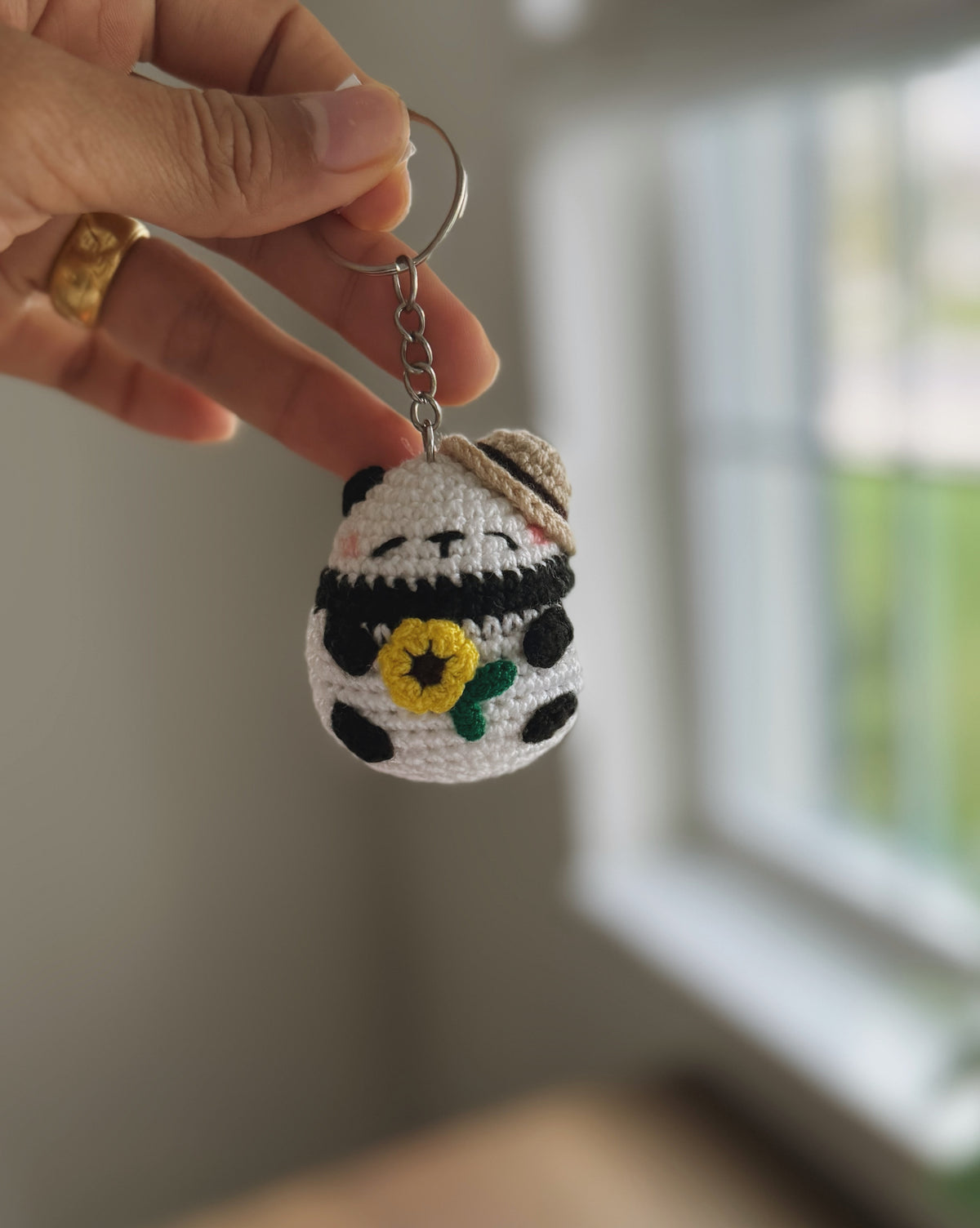 Little Panda Explorer – Handmade Crochet Panda Keychain with Sunflower & Safari Hat 🐼🌻