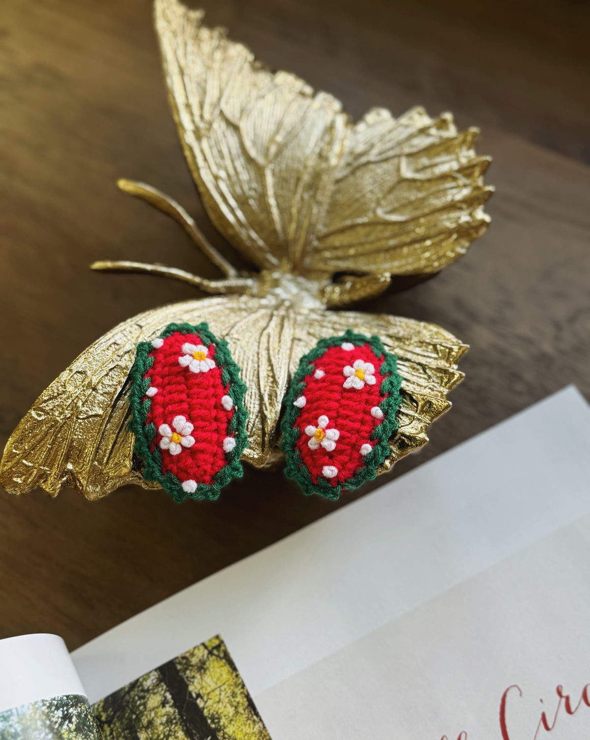 Christmas Daisy Crochet Hair Clips – Set of 2