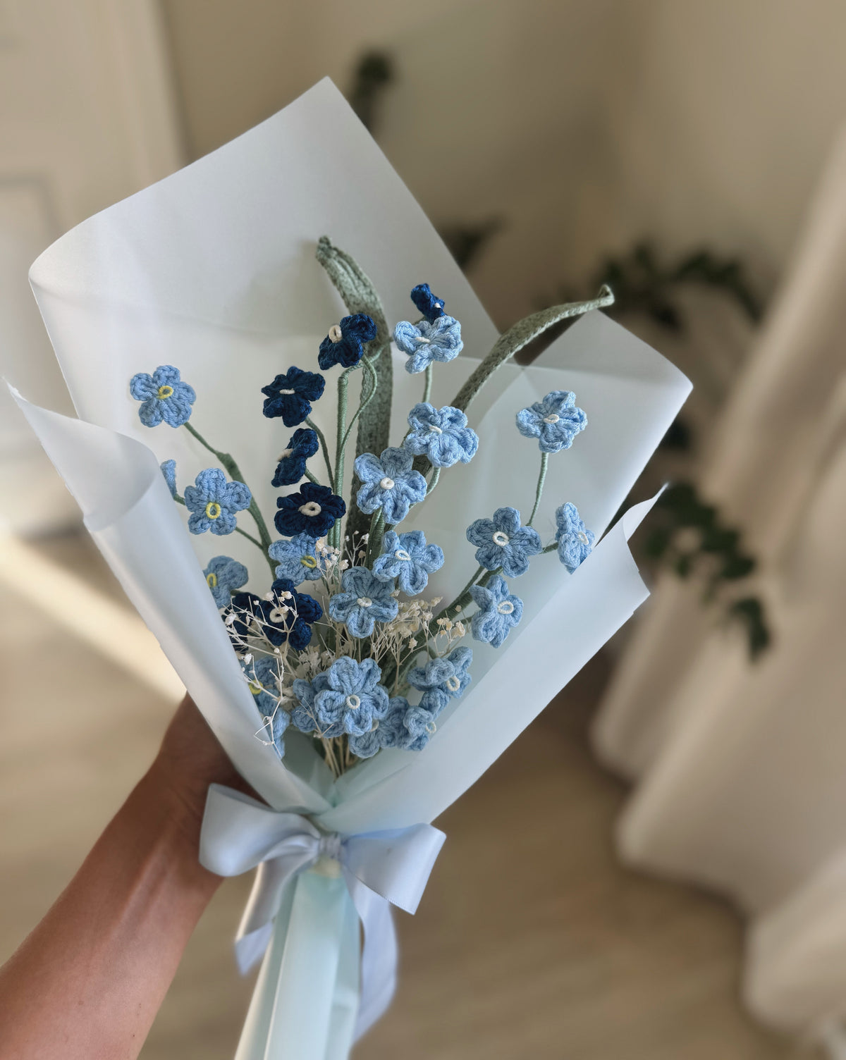 A Thousand Little Memories – Blue Forget-Me-Not & Tulip Leaf Crochet Bouquet 🩵